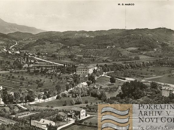 . Rožna Dolina leta 1941. &copy;hrani Pokrajinski arhiv v Novi Gorici - PANG 667 Zbirke razglednic krajev Nova Gorica Rožna dolina št.1062