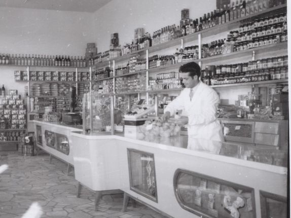 . Shop in the former brickworks.  &copy;Photo Pavšič, kept by the Goriški muzej Kromberk - Nova Gorica.