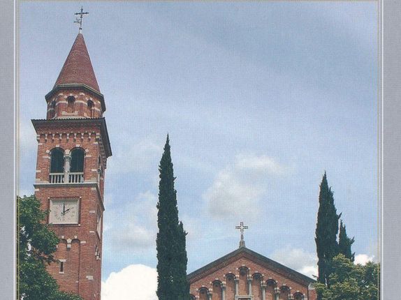 . Cerkev sv. Petra na osrednjem trgu v Šempetru. 2008. &copy;Razglednico hrani Pokrajinski arhiv v Novi Gorici - PANG 667 Zbirke razglednic krajev Šempeter pri Gorici št. 3322.