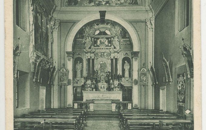 . Notranjost cerkve na razglednici, odposlani leta 1955, verjetno izdani v medvojnem obdobju Italije. &copy;Razglednico hrani Pokrajinski arhiv v Novi Gorici - PANG 667 Zbirke razglednic krajev Nova Gorica Kostanjevica št. 991