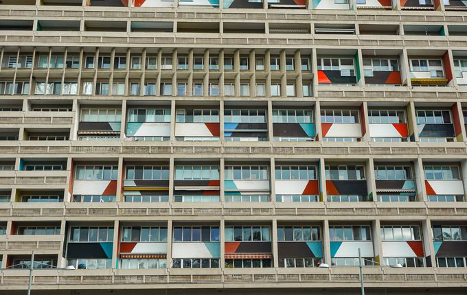 . Le Corbusier: Unité d’habitation (Housing Unit), Berlin, 1957. The leading modernist architect and urban planner built several such large residential blocks as models of future living, with all life’s necessities gathered in one place. &copy;Photo: Blaž Kosovel