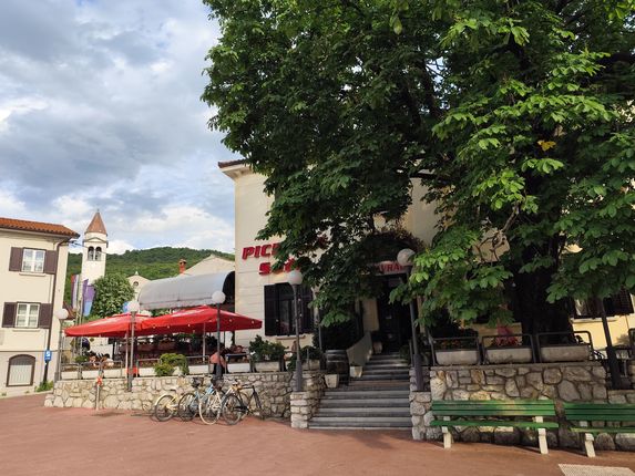 . Trg Jožeta Srebrniča, osrednji trg Solkana &copy;Foto: Blaž Kosovel