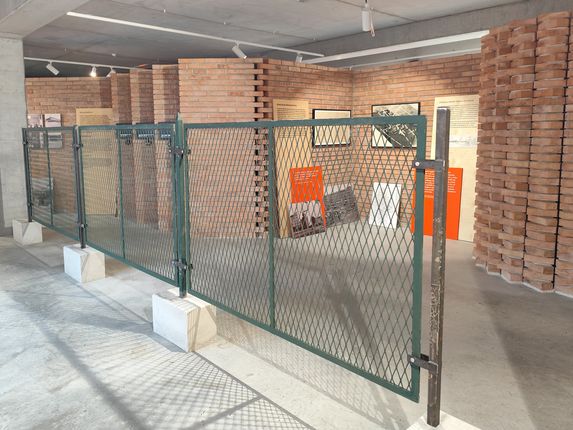 . Nekdanja zelena mejna ograja, ki je danes razstavljena v muzej EPIC - Mesto na meji. &copy;Foto: Blaž Kosovel