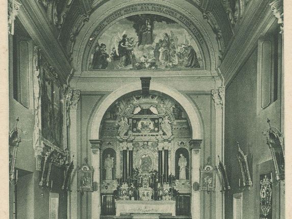 . Notranjost cerkve na razglednici, odposlani leta 1955, verjetno izdani v medvojnem obdobju Italije. &copy;Razglednico hrani Pokrajinski arhiv v Novi Gorici - PANG 667 Zbirke razglednic krajev Nova Gorica Kostanjevica št. 991