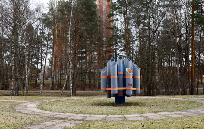 . The former pipelines of the power plant were used as children’s playground equipment. &copy;Photo: Jevgenija Chlodova