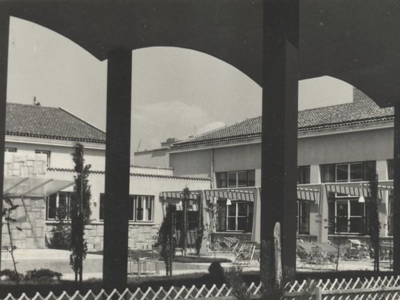 . Former wavy concrete roof and open-air dance floor, where the casino stands today. &copy;Postcard from the collection of Branko Morenčič, kamra.si