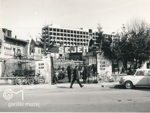 . Bolnišnica v gradnji. &copy;hrani Goriški muzej Kromberk – Nova Gorica